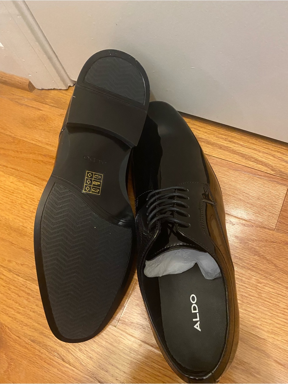 Aldo Glossy Black Patent Lace-Up Oxfords - Picture 4 of 4